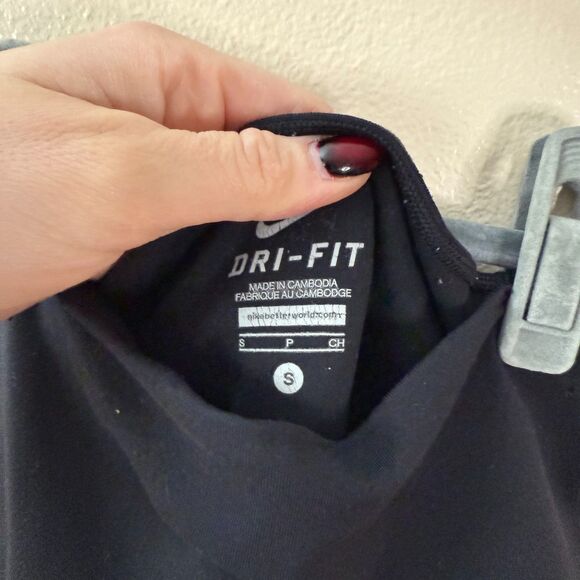 Nike Dri-Fit Black 7/8 Leggings - Picture 3 of 3